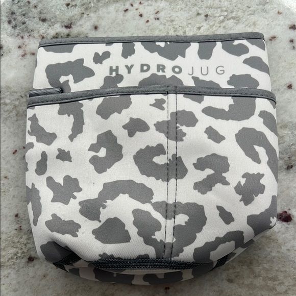 HydroJug Sleeve with Black and White Pattern - Picture 2 of 8
